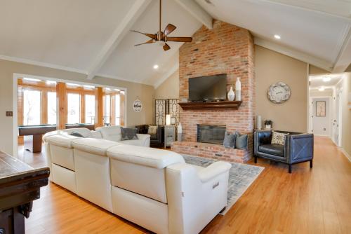 Upscale House with Pool - By Historic Route 66! - image 11