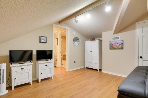 Upscale House with Pool - By Historic Route 66! - image 12