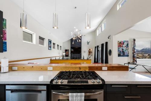 Mid-century Modern Escape Hikingbiking Nearby! secondary
