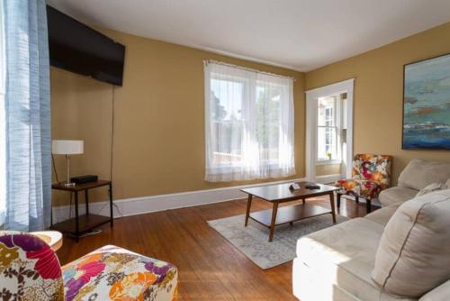 Steps To Jmu & I-81 Fenced Yard Walk 2 Starbucks in 해리슨버그 시티 센터