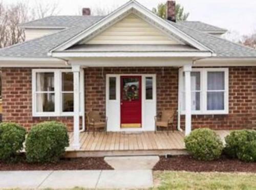 Steps To Jmu & I-81 Fenced Yard Walk 2 Starbucks in 해리슨버그 시티 센터