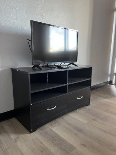 Travelers Inn Topeka - image 10