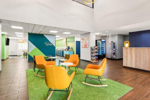 Spark by Hilton Oak Forest I-57 - 로비