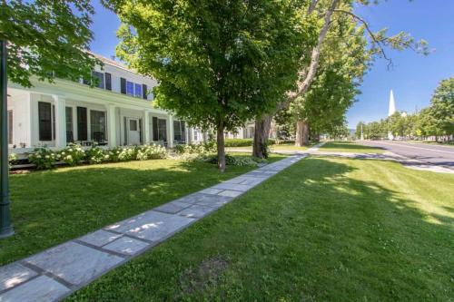 Picture Postcard Mansion In Manchester Village thumb 2