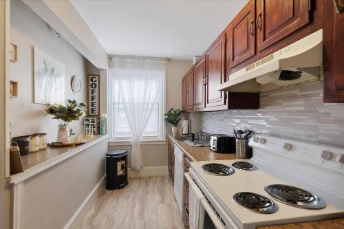 Nicely Designed Spacious 3 Bdrm Center City Apt in Philadelphia, USA