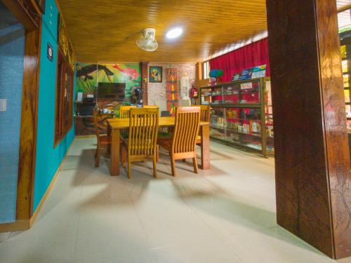 Ресторан, Hostal La Esperanza in Летісія