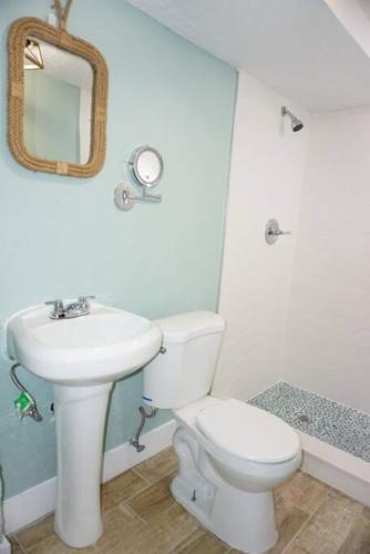 Beachside Cottage Walk 2beachocean Center Pets Ok in Daytona Beach, USA