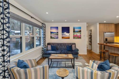 Box Canyon View by Korth Collection - image 4