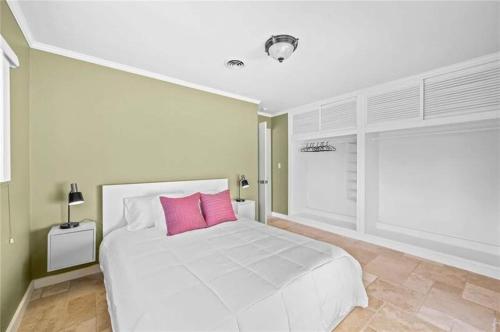 Home Wpool By Pmi Unit 332 in Fort Lauderdale, USA
