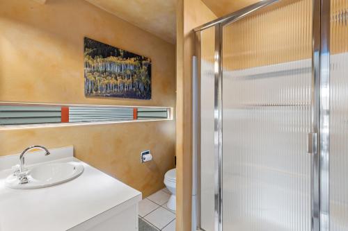 Experience luxury at Alpenglow at Telluride Lodge - image 2