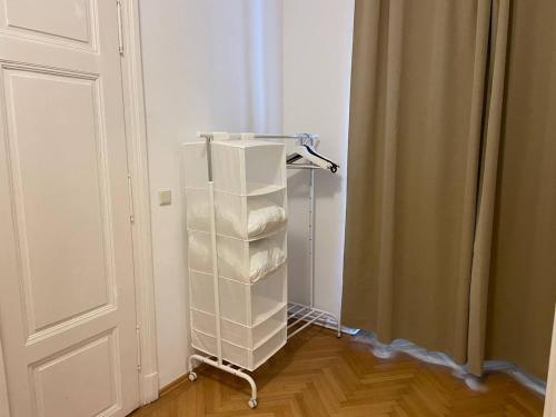 Sunny 3BR Central Apartment - image 4