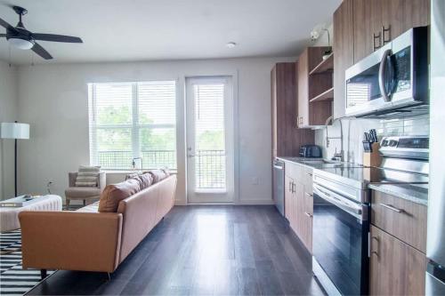 Boulevard Stays Comfortable 1BR Suite w Pool Parking Gym 04 in Аэропорт Лав Филд