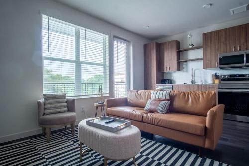 Boulevard Stays Comfortable 1BR Suite w Pool Parking Gym 04 in Аэропорт Лав Филд