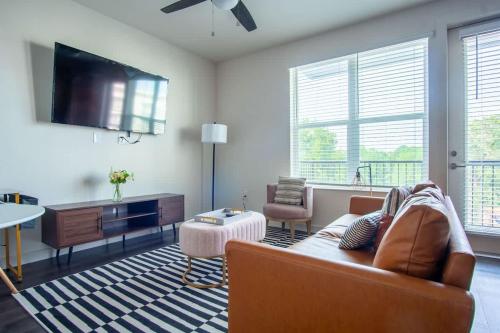 Boulevard Stays Comfortable 1BR Suite w Pool Parking Gym 04 in Аэропорт Лав Филд