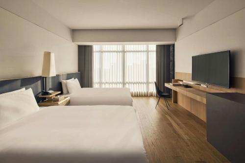 Deluxe Room, Guest room, 2 Double, City view