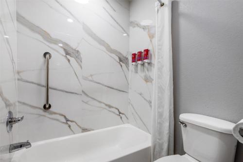 OYO Hotel McAlester Hwy 69 OK - image 13