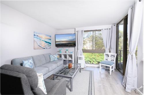NEW-Maui is Calling - Ocean View Modern Chic West Maui Retreat