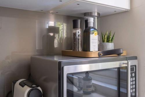 St. James Art Deco Dream -  2 Bedrooms w/ Aircon - image 14