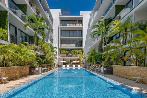 Perfect Studio Steps from 5th Avenue and the Beach