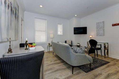 DuPont Circle-Suite 1Kalorama Luxury Apartment - George Washington University