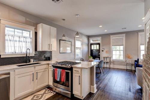 Creole-style Home - 3br & Chef's Kitchen - Kenner, LA