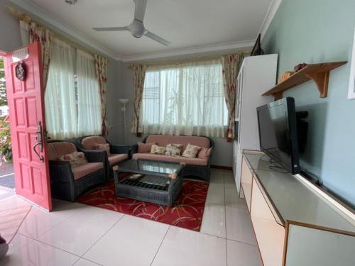 Rafiki Homestay Hibiscus 2R1BR in Lintas Jaya