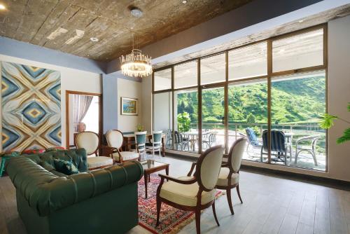 Walnut Riverside Resort in Shogran