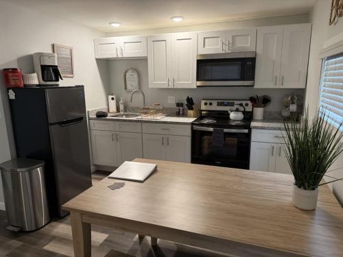 Barnacle Bay - Perfect Location Near The Beach in Hampton Beach