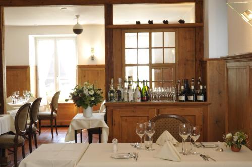 白十字旅館 (Auberge de la Croix Blanche) in 維拉雷普斯