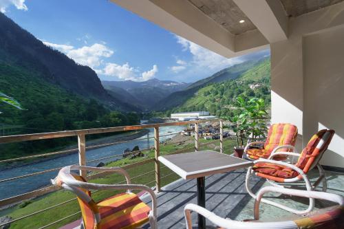 Walnut Riverside Resort in Shogran