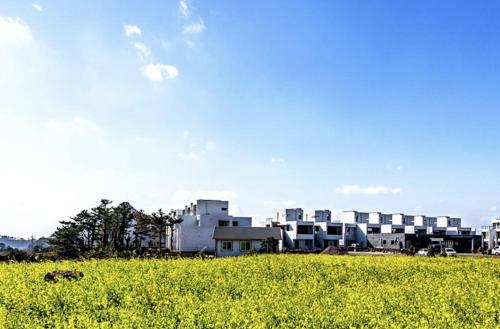 Sanbangsan Love Resort - Jeju