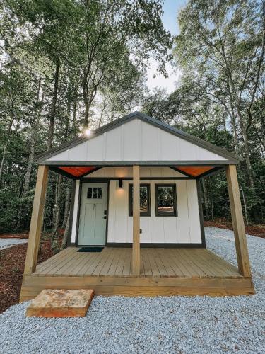 Cabin #1 Studio With Kitchenette in Hartwell, USA