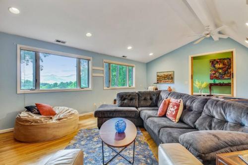 Walk To Main St, Pets Ok, Close To Shops, Hiking in Burnsville, USA