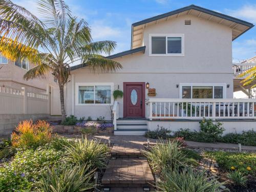 Eco-luxe Ob Home W Backyard, Sauna, Walkable in San Diego, USA
