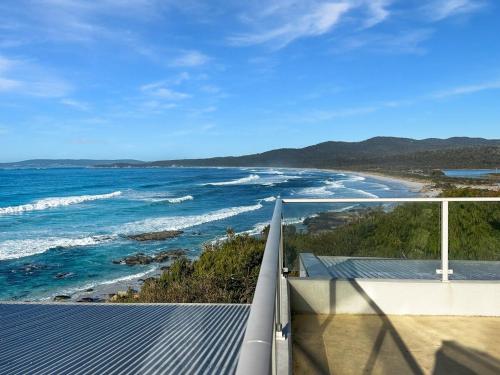Eleven62 Bay Of Fires Beach House in The Gardens