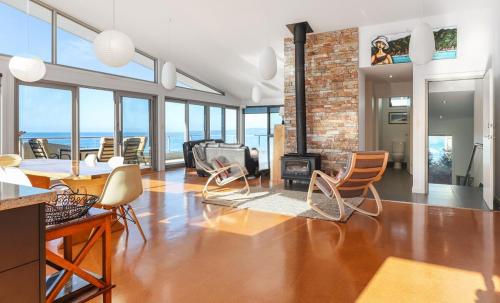 Eleven62 Bay Of Fires Beach House in The Gardens