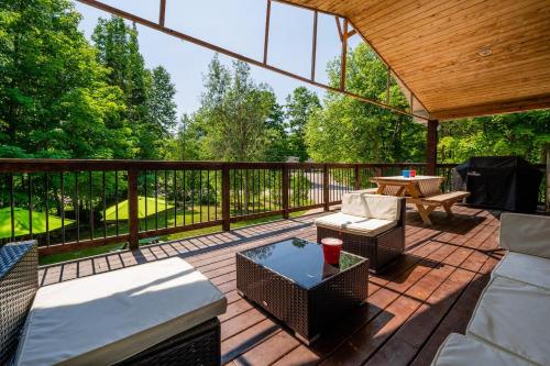 7-bed W Starlink , V-ball Near Beach! in Red Bay (ON)