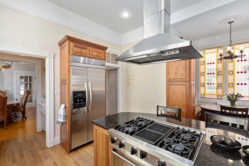 Gorgeous Victorian Flat in Haight Ashbury