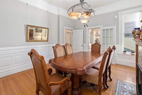 Gorgeous Victorian Flat in Haight Ashbury
