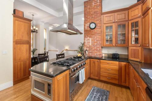 Gorgeous Victorian Flat in Haight Ashbury