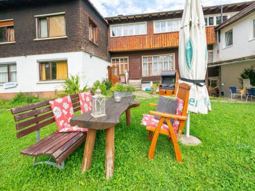 Dārzs, Idyllic apartment in Sibratsgfäll (Idyllic apartment in Sibratsgfall) in Sibratsgfall