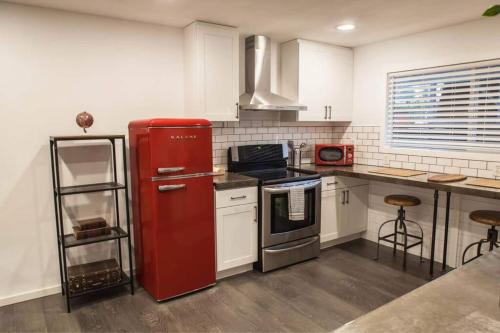 Relax & enjoy this Spacious Gem in easy location - image 10