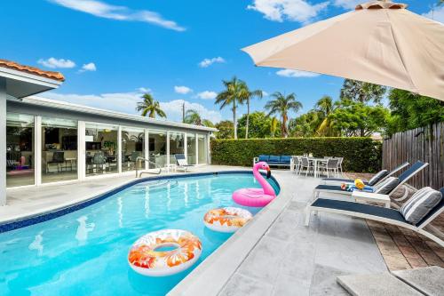 Near Beach Private Pool King Bed