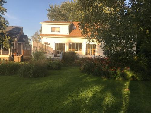 Beautiful Four Bedroom Lagoon City Waterfront Home in Lagoon City (ON)