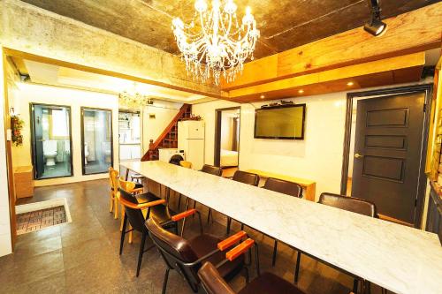 Gu & Anne House Sinchon