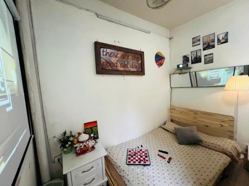 Old Quarter- Projector - CHEAP