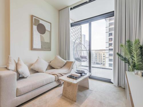 TRPS - Binghatti Emerald, Jumeirah Village Circle - Luxury 1BR Haven, Dubaj