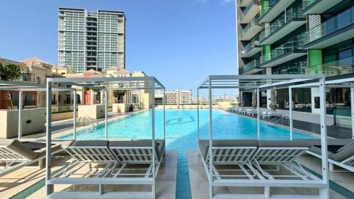 Cozy 1BR in Binghatti Emerald - image 14