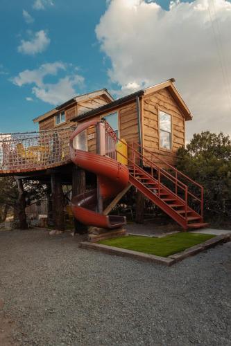 Crows Nest Treehouse At El Mistico Ranch