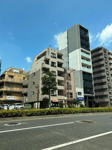 Shinjuku Waseda University 3 min walk direct to Shinjuku Ikebukuro Takadanobaba Ueno Nihonbashi Tokyo Station with elevator